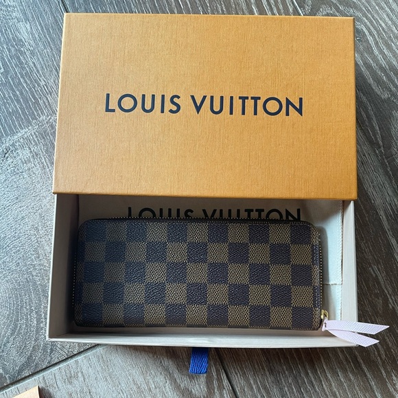 AUTHENTIC Louis Vuitton Clemence Wallet - Picture 3 of 9